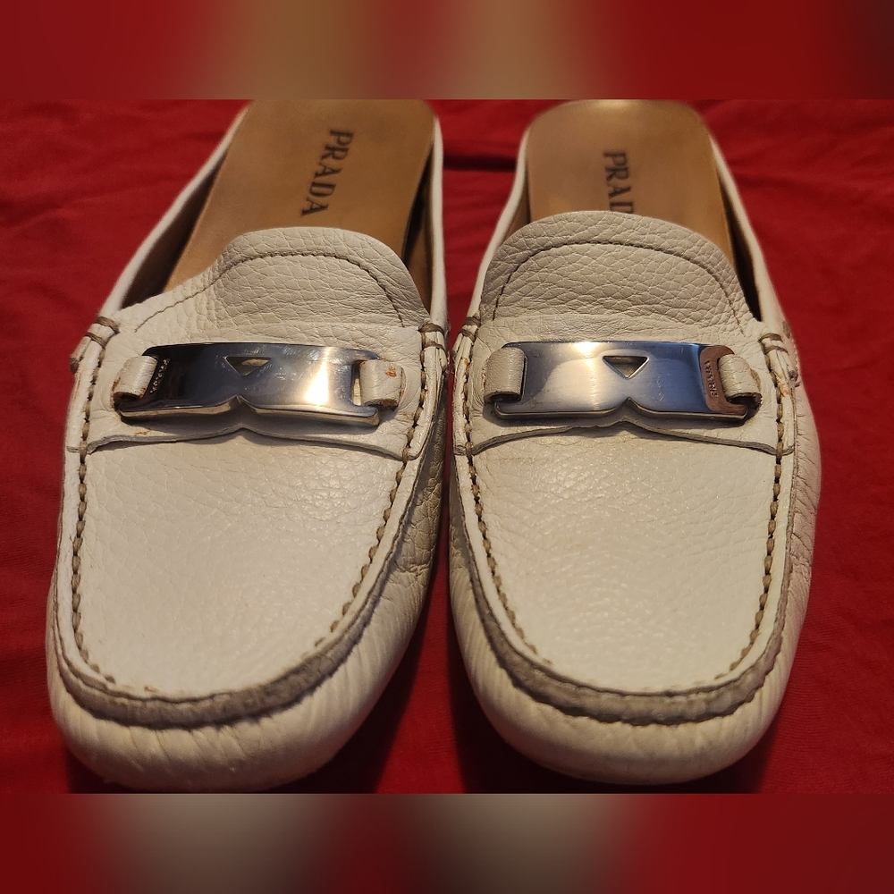 Prada White Leather Flats with Minimalist Design - Picture 10 of 10